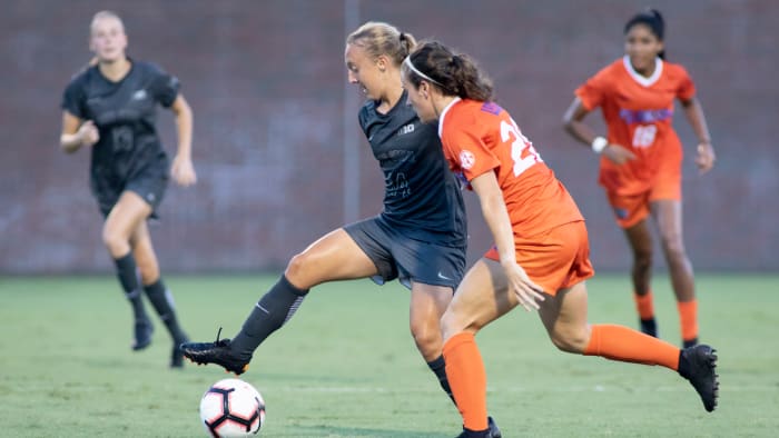 Vatne_Emaly_19 copy.jpg